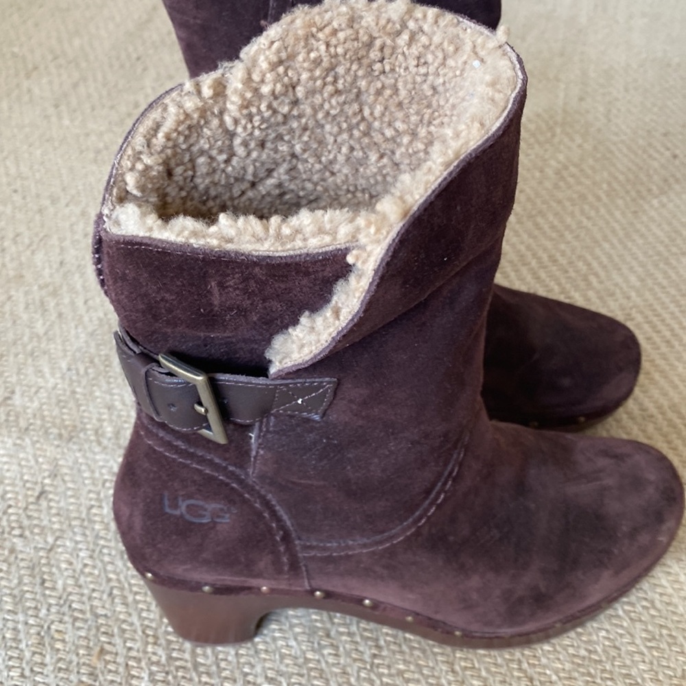 Genuine Ugg boots - Picture 3 of 9